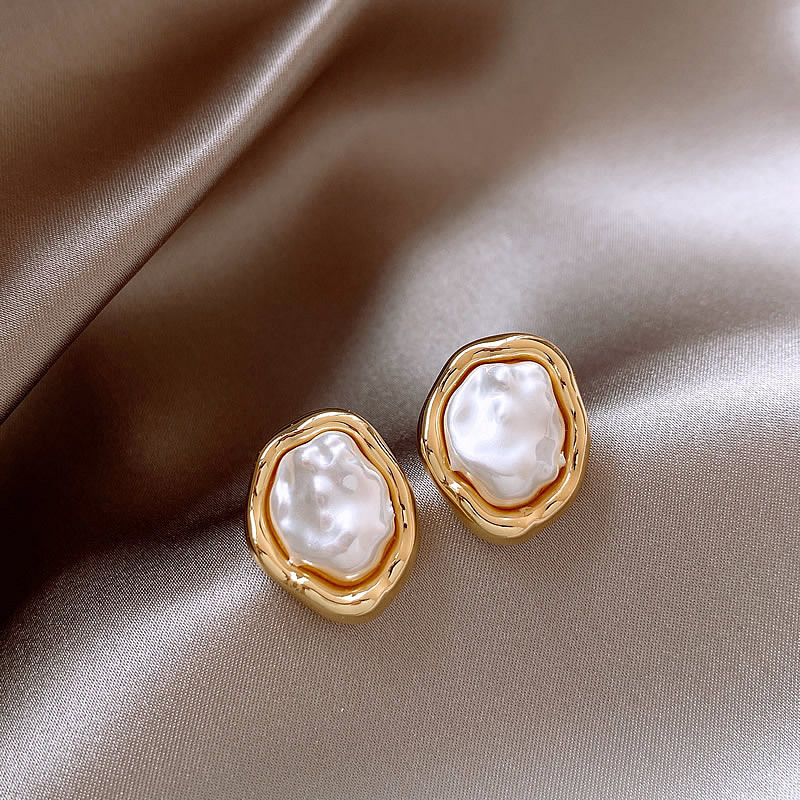 Pearl Flower Earrings - Simple and Stylish (One Pair)