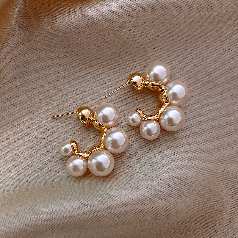 Pearl Flower Earrings - Simple and Stylish (One Pair)