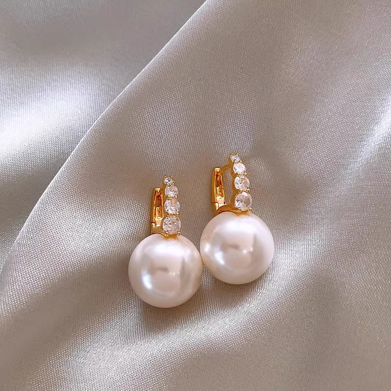 Pearl Flower Earrings - Simple and Stylish (One Pair)