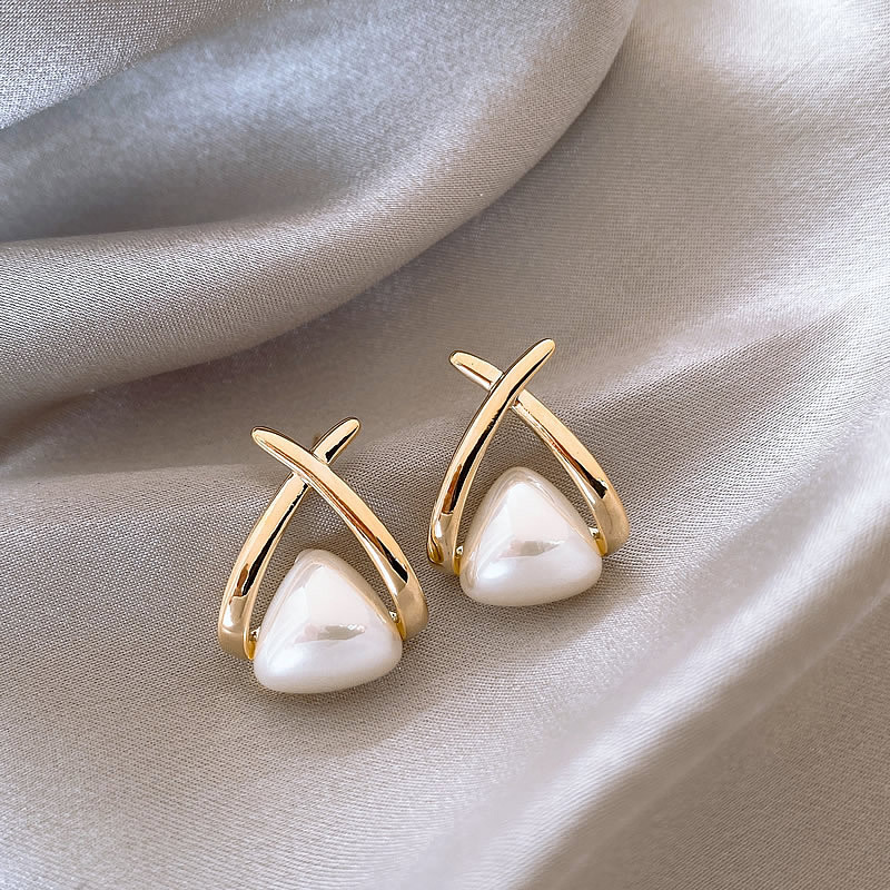 Pearl Flower Earrings - Simple and Stylish (One Pair)